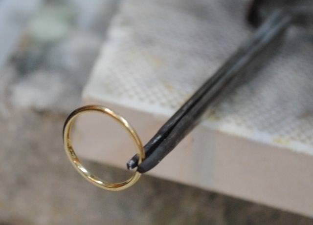 K18yg 18金 指輪のサイズ直し 石 ダイヤモンド 留め 方法 ラ シュシュ