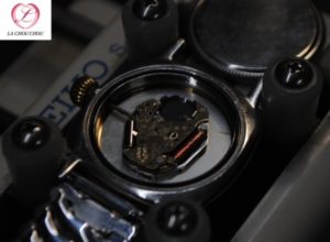 スクリュー式腕時計　電池交換