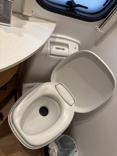 キャンピングトレーラー